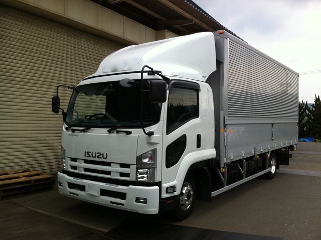 Isuzuの4トンウイングトラック 専務の写真雑記