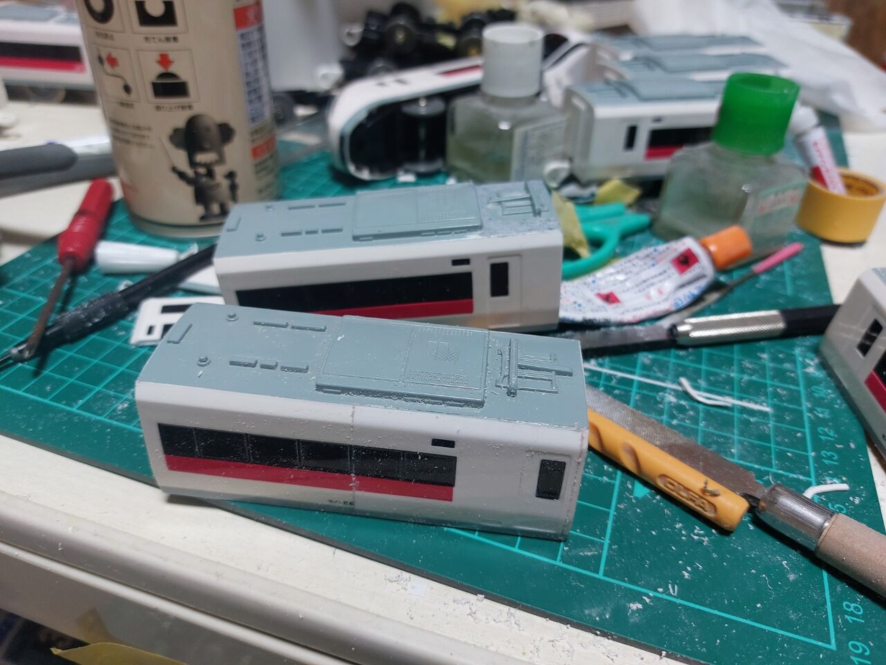 E657系フレッシュひたち復刻塗装を三色作る。改造プラレール