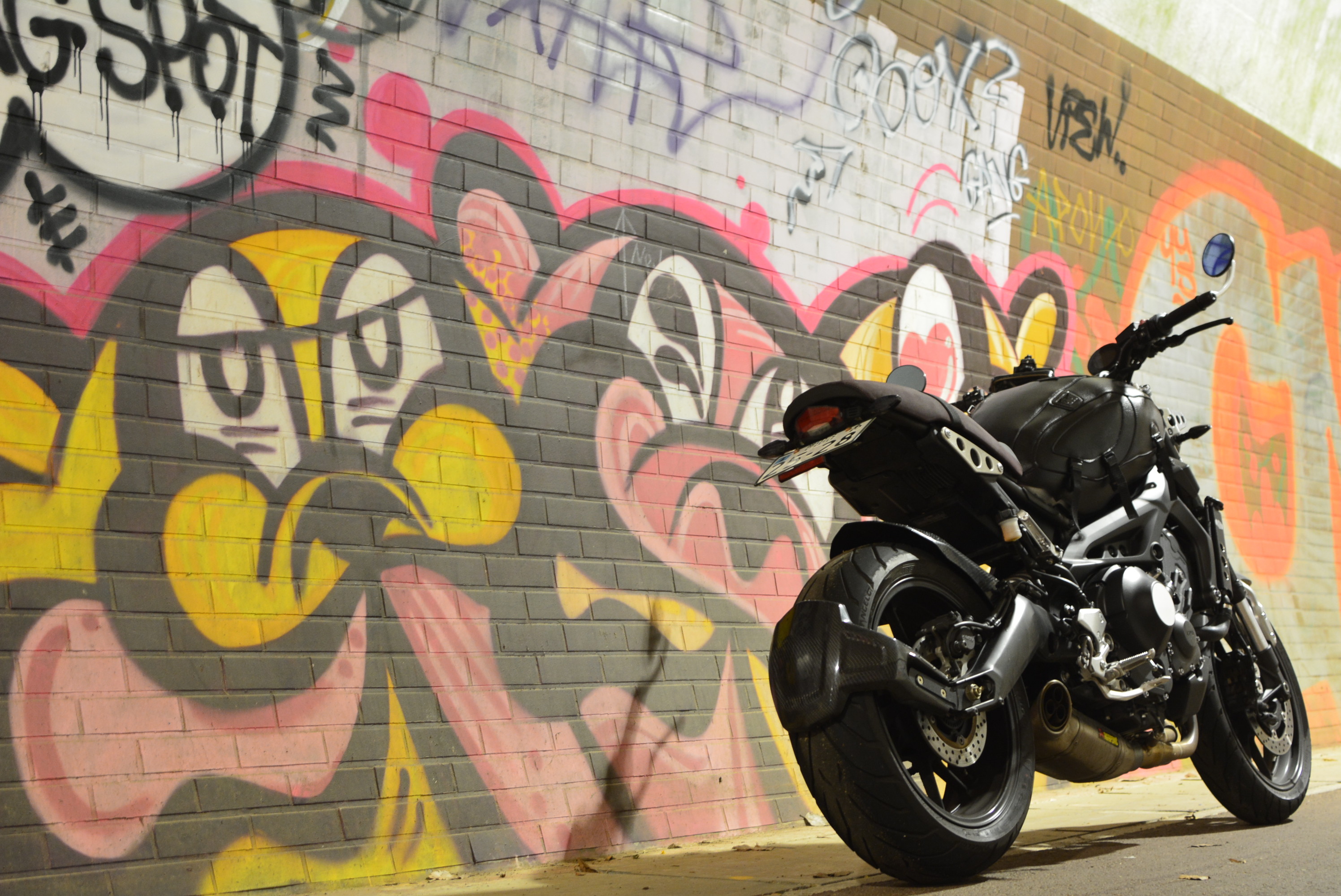 Xsr900とストリートアート グラフィティ の写真を撮りに Xsr900 Supercub50 Touring Report Xsr900とストリートアート グラフィティ の写真を撮りに Xsr900 Supercub50 Touring Report