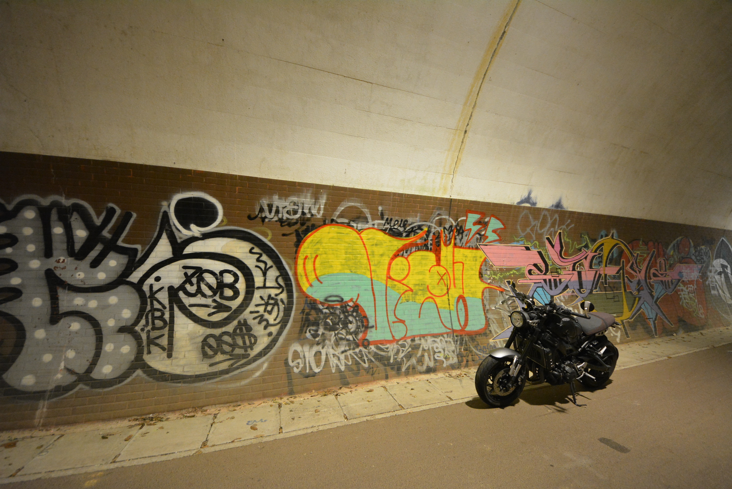 Xsr900とストリートアート グラフィティ の写真を撮りに Xsr900 Supercub50 Touring Report