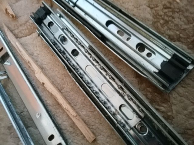 タンスのスライドレール交換が思ったより簡単だった 晴耕雨読その他いろいろ