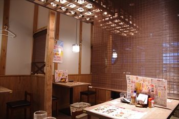新横浜にある居酒屋「とりいちず」の店内