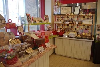 神奈川県二宮にあるケーキショップ「サンマロー」の店内