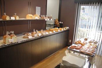 横浜北山田にあるパン屋さん「パン好房OHPADO」の店内