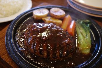 横浜港南台にあるハンバーグのお店「カウベル」のランチ
