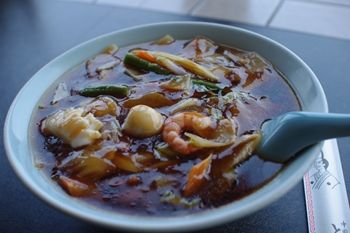 横浜新羽にある中華料理のお店「との様飯店」の五目そば