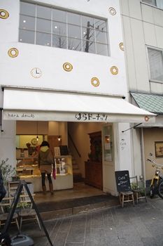 横浜元町にあるドーナツ店「はらドーナッツ」の外観