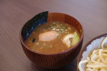 横浜東山田にあるつけ麺専門店「あびすけ」のつけだれ