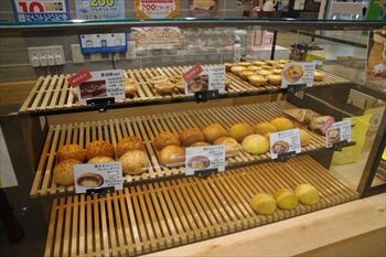 ラゾーナ川崎にある「エッグセレント ベイクリー」の店頭