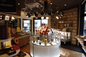 横浜上永谷にある洋菓子店「ストラスブール」の店内