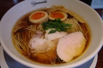 横浜関内にあるラーメン店「麺処 山一」のラーメン