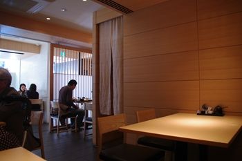 横浜鶴見にあるとんかつ屋さん「むら井」の店内