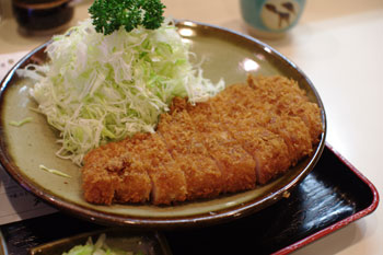 横浜関内にあるとんかつ屋「とんかつ 丸和」のロースかつ定食