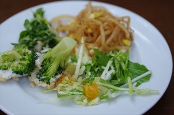 横浜センター北にあるステーキ専門店「キッコリー」のサラダ