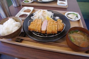 横浜石川町にあるとんかつ屋「とんかつGEN」のランチ