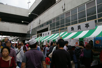 横浜市場まつりの会場