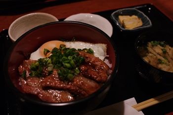 横浜綱島にある和食ダイニングでいただく豚丼と唐揚げ定食ランチ 横浜ブログ 横浜綱島にある和食ダイニングでいただく豚丼と唐揚げ定食ランチ 横浜ブログ