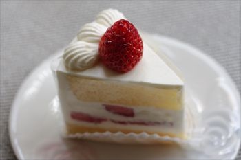 横浜石川町で見つけた洋菓子店で買って帰ったおいしいケーキ 横浜ブログ 横浜石川町で見つけた洋菓子店で買って帰ったおいしいケーキ 横浜ブログ