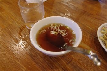 横浜西口にある中華料理店「龍王」のスープ