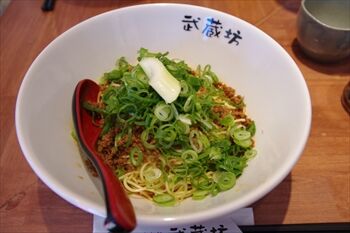 横浜大倉山にある汁なし担々麺のお店「武蔵坊」の汁なし担々麺