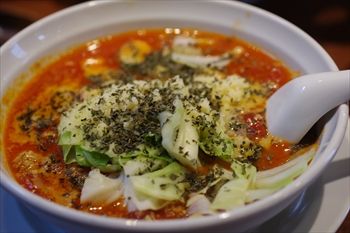 横浜関内にあるラーメン店「麺家 一本道」のラーメン