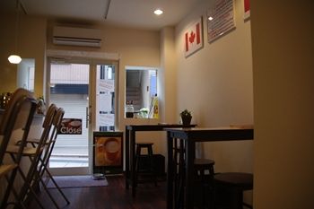 横浜元町にあるフレーバーコーヒーのお店「リトルココ」の店内