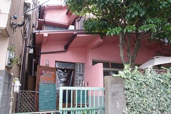 西横浜にあるカフェ「夏至茶屋」の外観