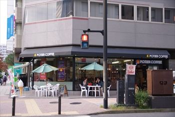 新横浜にあるカフェ「ポティエコーヒー」の外観