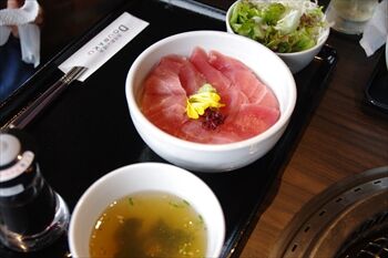 横浜桜木町にある焼肉店「桜木町de焼肉DOURAKU」のランチ