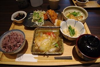 横浜みなとみらいにある定食屋「手しおごはん玄」の定食