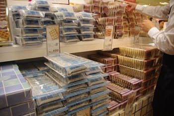 横浜そごうに期間限定出店中の洋菓子のお店「銀のぶどう」の店頭
