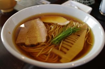 横浜石川町にあるラーメン店「麺や 元町」のラーメン