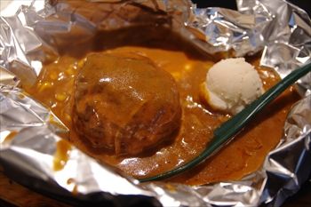 横浜日吉にあるハンバーグのお店「やながわ精肉店」のハンバーグ