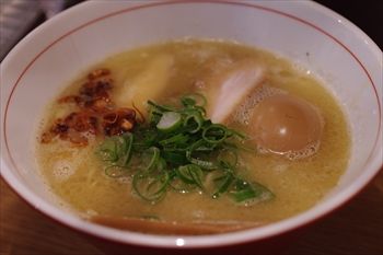 横浜伊勢佐木町にあるラーメ店「地球の中華そば」のラーメン