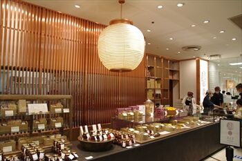 横浜にある和菓子店「京らく製あん所」の店頭