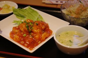 横浜大倉山にある中華料理店「餃子の福来」のエビチリ
