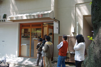 横浜たまプラーザにあるパン屋「ひと粒の麦」の外観