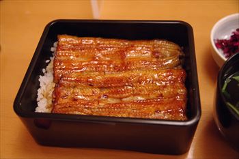 横浜にある鰻屋さん「竹葉亭」のうな重