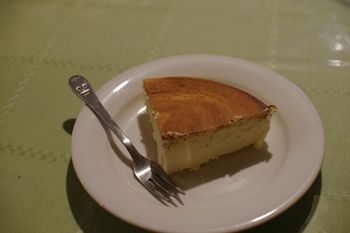 葉山にあるチーズケーキのお店「コモンベベ」のチーズケーキ