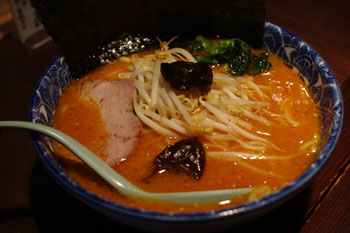 横浜子安のおいしいラーメン店「とんぱた亭」のラーメン