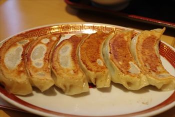 横浜大倉山にある中華料理店「餃子の福来」の餃子