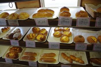 横浜鴨居にあるパン屋さん「パン工房 小愛夢」の店内