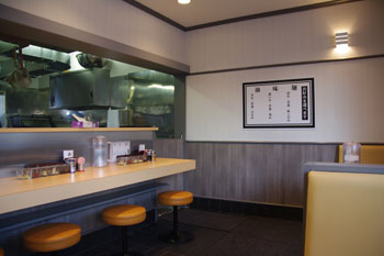 横浜鴨居にあるおいしいラーメン店「山剛家」の店内
