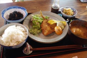 横浜妙蓮寺にあるカフェ「HUG CAFE」のランチ