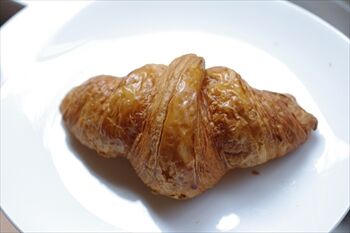 横浜日本大通りにあるカフェ「レ ザンジュ ベイ」のパン