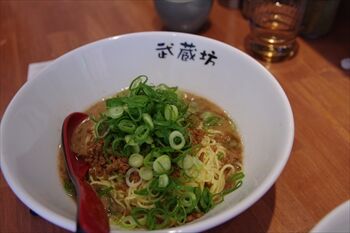 横浜大倉山にある汁なし担々麺のお店「武蔵坊」の汁なし担々麺