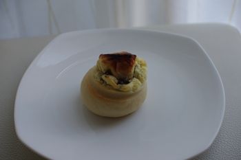 横浜元町にあるカフェ「カフェフゥ(Cafe Four)」のパン