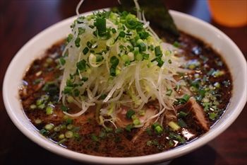 川崎にあるラーメン店「なんつッ亭」のラーメン