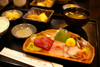 横浜元町の飲食店「時遊陣(じゆうじん)」の刺身定食