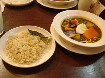 横浜ダイヤモンド地下街にあるスープカレー心の野菜カレー